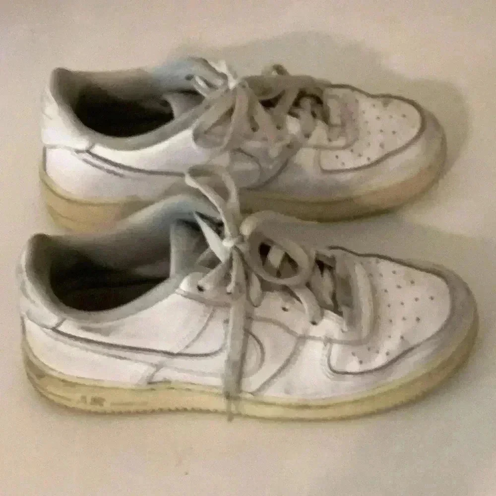 Nike size 6Y Preloved